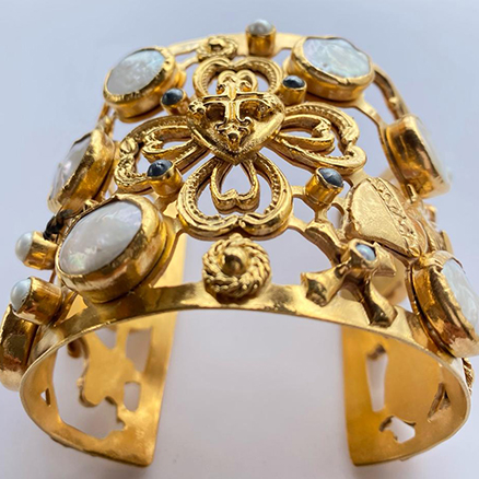 Hiraola's Product Image