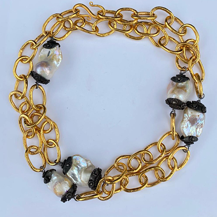 Hiraola's Product Image