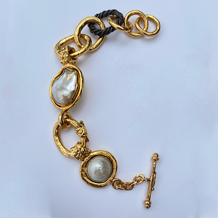 Hiraola's Product Image