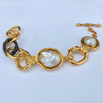 Hiraola's Product Image